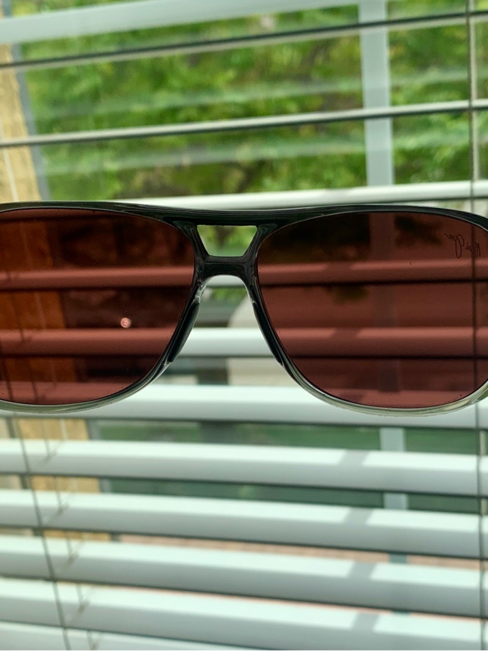 Maui Jim Polarized Aviator-Style Sunglasses with Gradient Brown Lenses
Unisex - Picture 12 of 13